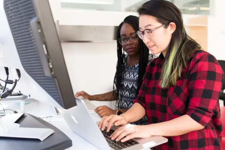 How to Build a Helpful Article Around technofee.com Without Sounding Generic
